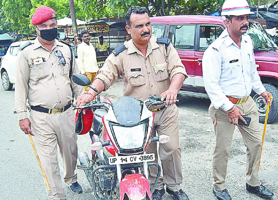 Bicicletas fantasma de la policía se cortan en Sotiganj