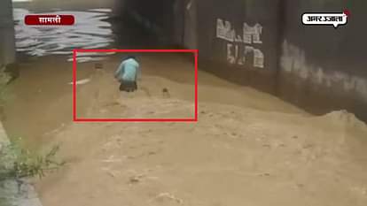 Due to heavy rain water filled in Railway underpass, Tractor drowned in shamli 