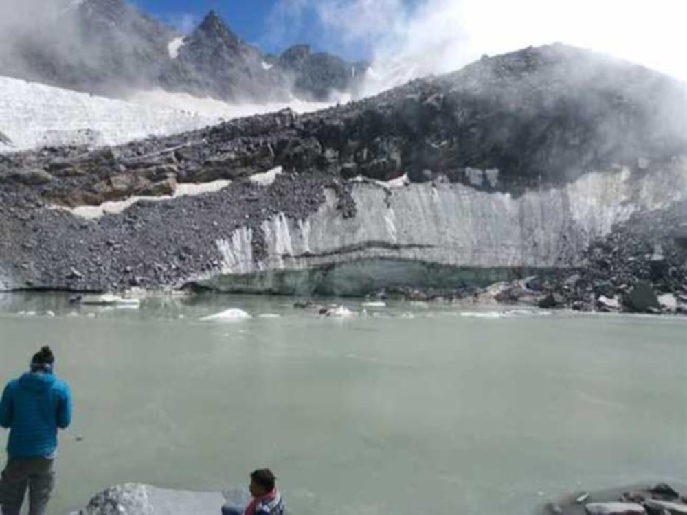 snowfall in yamunotri dham during chardham yatra 2017