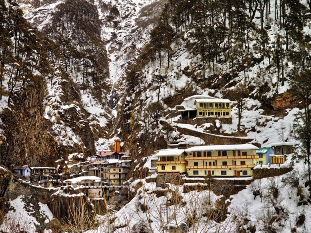 snowfall in yamunotri dham during chardham yatra 2017
