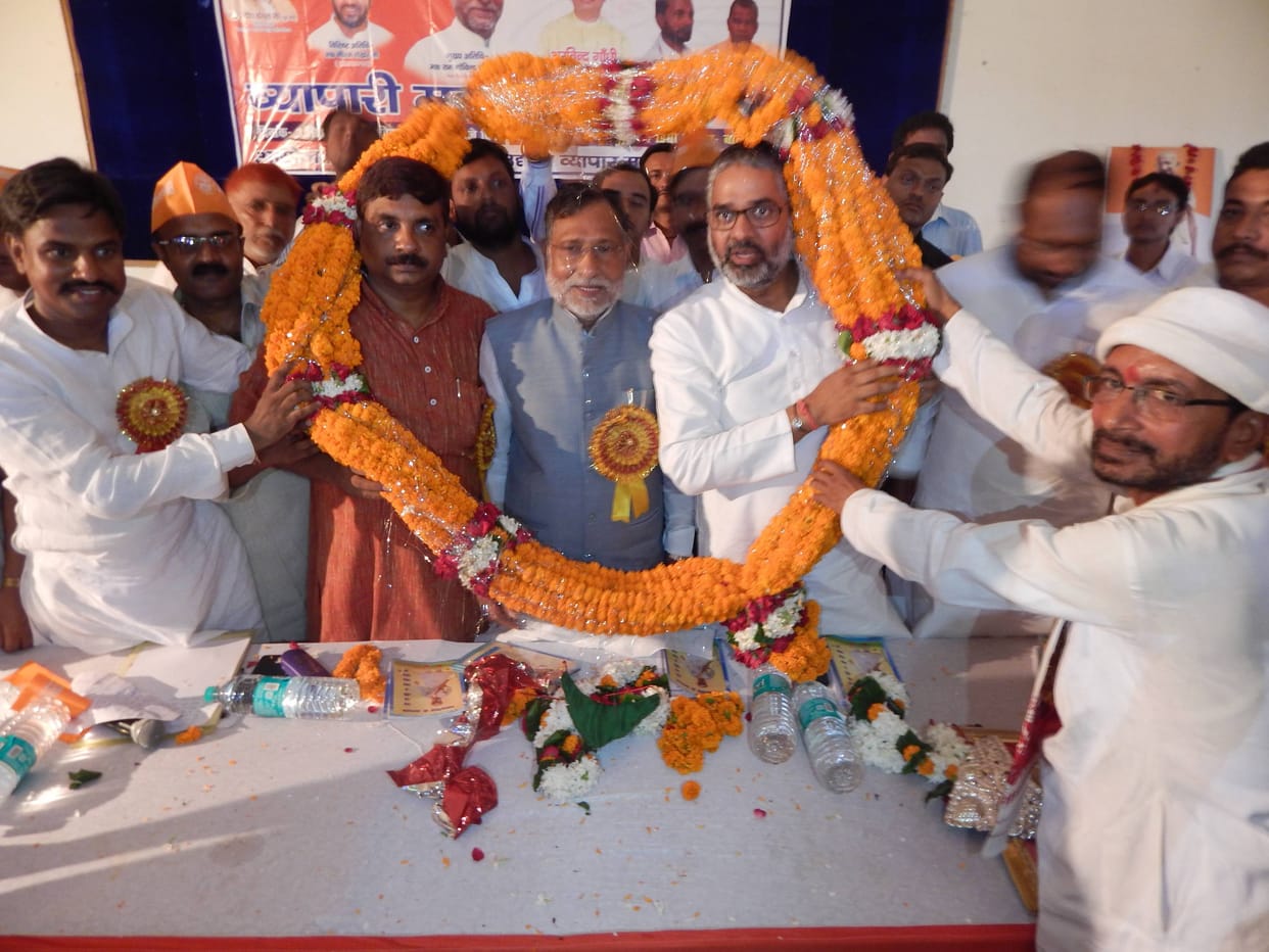 GST traders' throat hanging: Neeraj