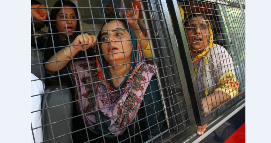 AAP MLAs detained while on their way to CM house to protest
