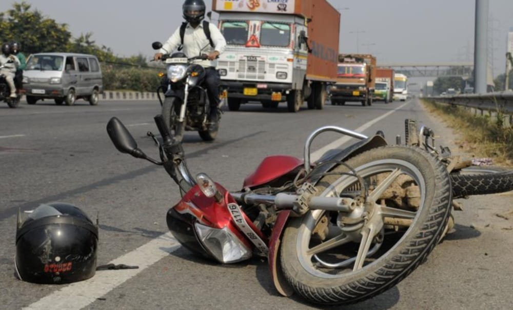 Accident in Ballia : parent dies in road accident in front of son