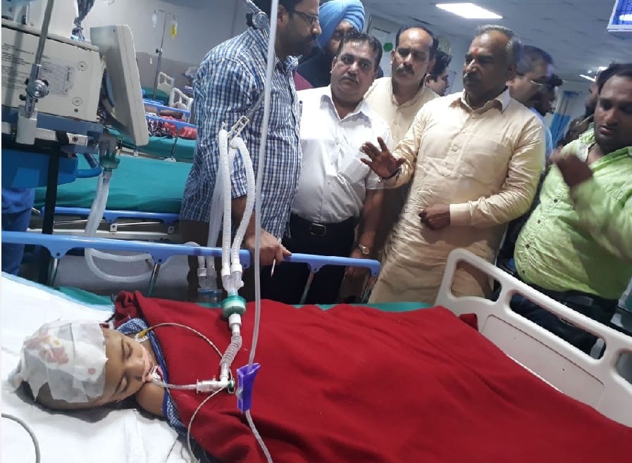 Exclusive photos of  bus and tempo accident in kashipur