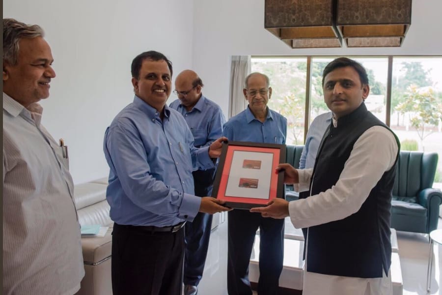 akhilesh yadav comments on metro inaugration in Lucknow.
