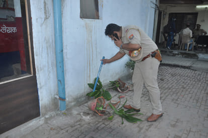 angry doctor attacked on police station