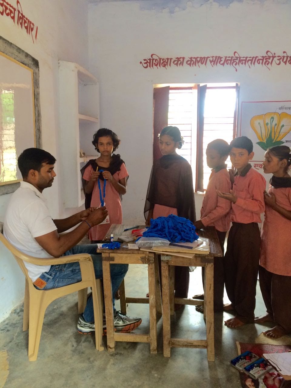 fatehpur parsedha village's junior high school teacher uses modern technique of teaching
