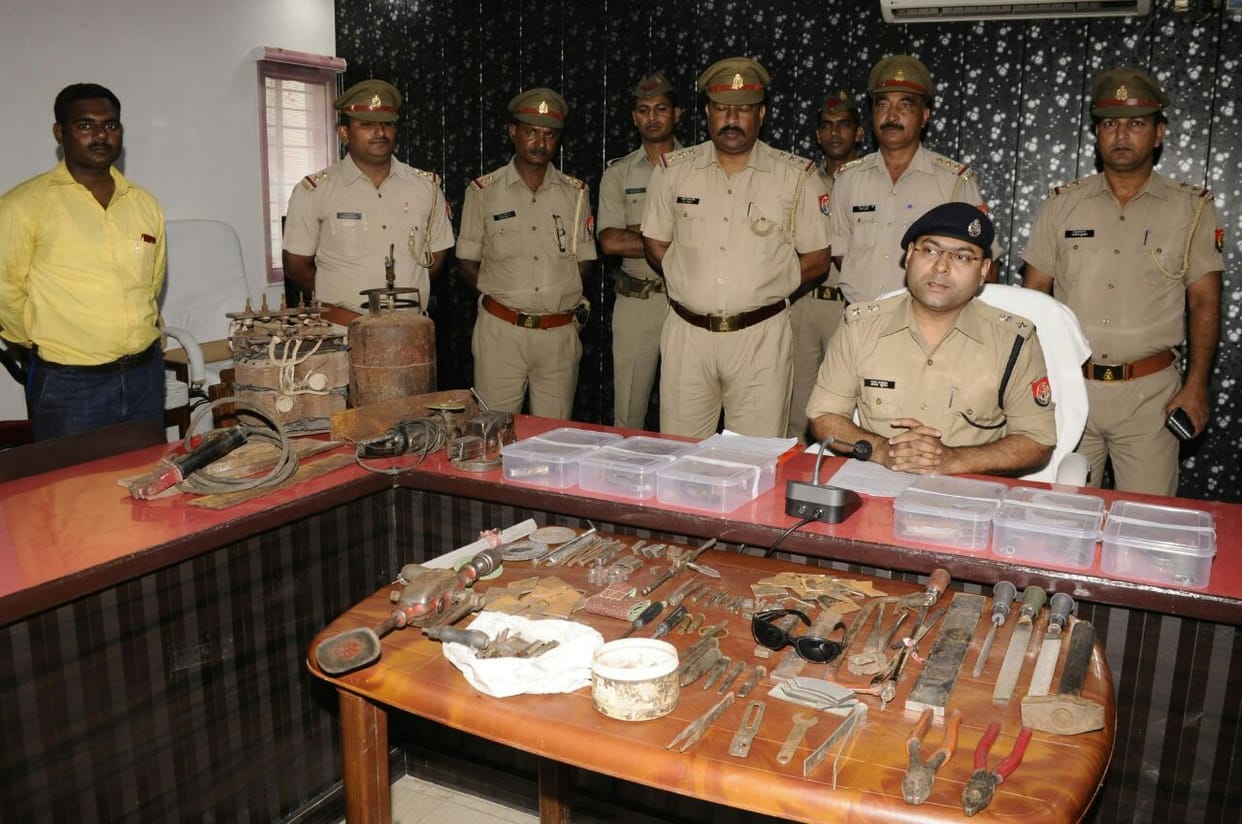 firozabad police busted factroy of illegal arms 
