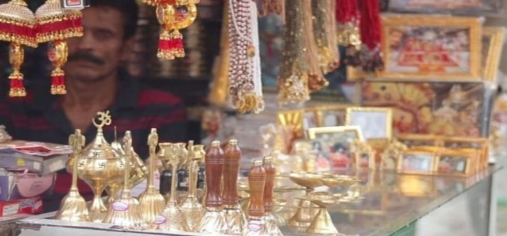 In the city of the temples, there is mob gathering on the dargahs too?