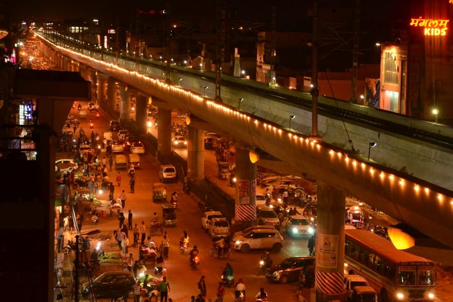read here specialities of Lucknow Metro.