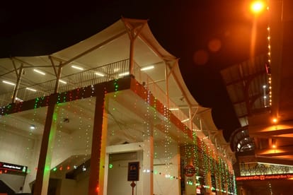 read here specialities of Lucknow Metro.