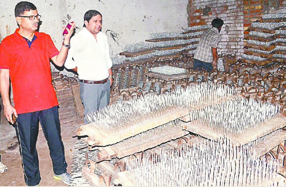 commissonor caught illegal firecrackers factory, owner arrested