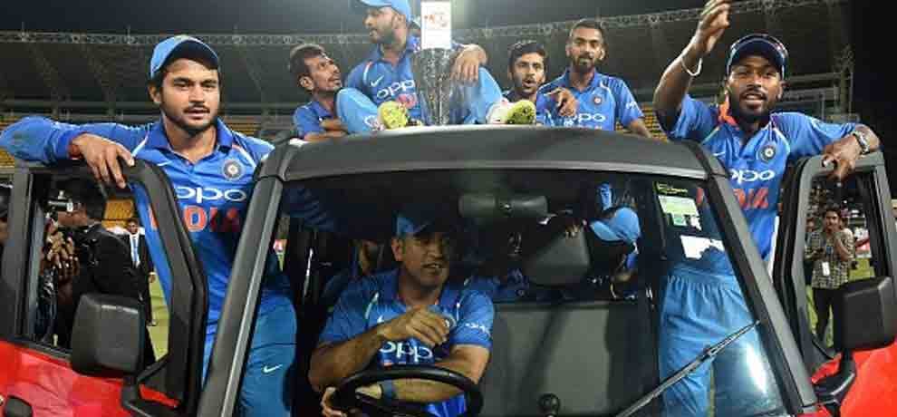 dhoni drives the car awarded to jasprit bumrah