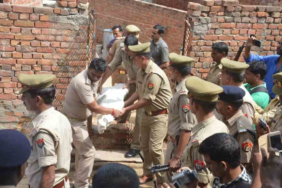 man in mathura told about the reason of murder of wife and son