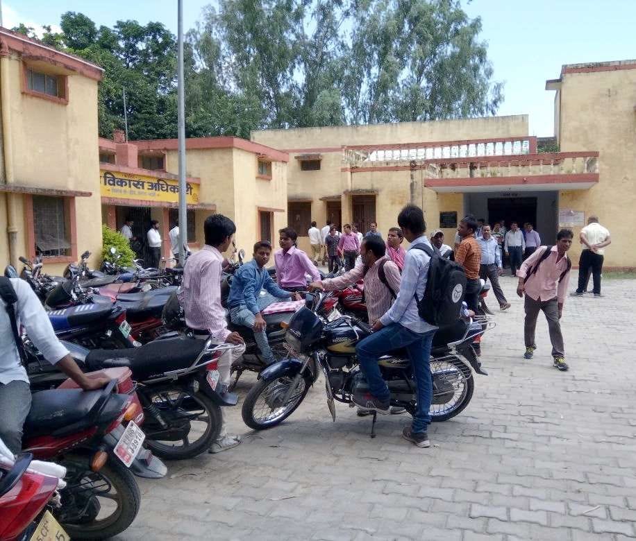 बगैर आदेश इंटरव्यू ले रही एनजीओ को प्रशासन ने रोका