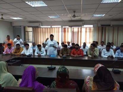 no confidence motion against agra zila panchayat adhyaksh