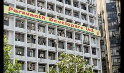 court warns parshavnath for giving cheque to union minister