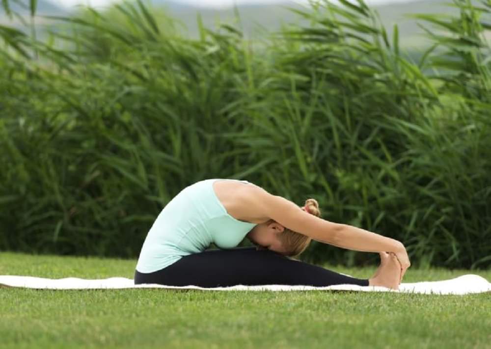 Paschimottanasana yoga Benefits in hindi, best yoga for overall health