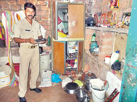 Twenty-two lakh looted