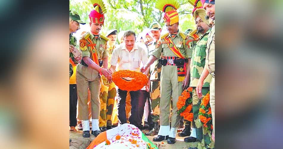 indian army soldier kamaljeet singh killed in ceasefire violation, funeral at village