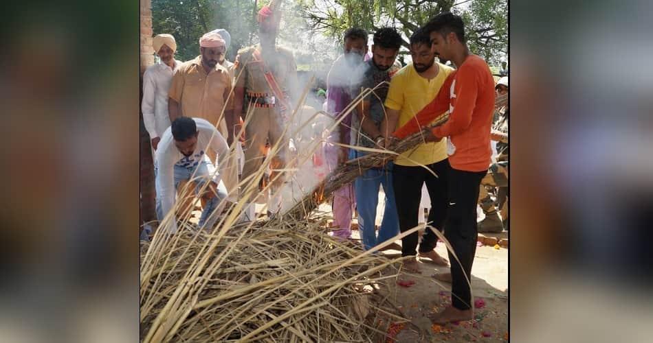 indian army soldier kamaljeet singh killed in ceasefire violation, funeral at village