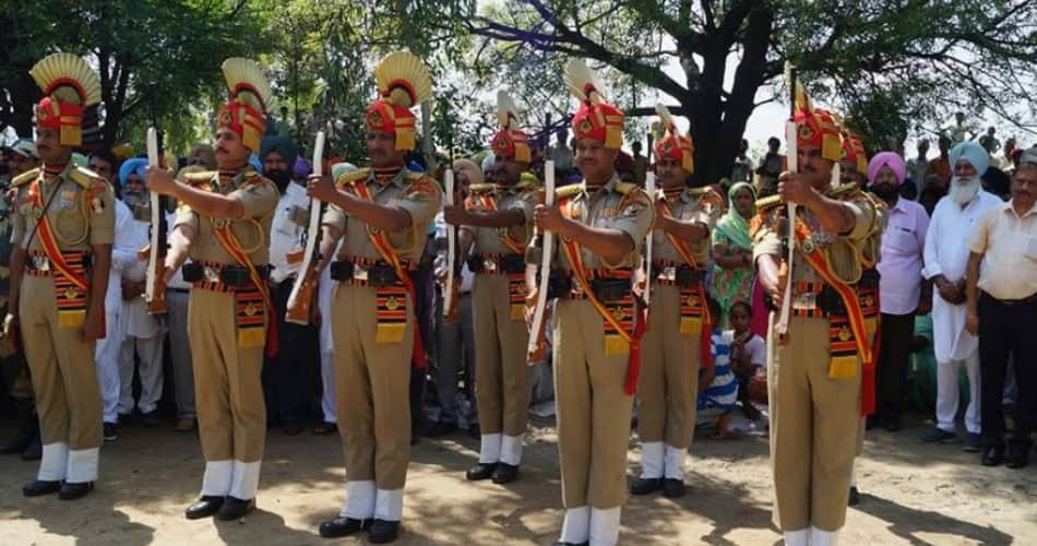 indian army soldier kamaljeet singh killed in ceasefire violation, funeral at village