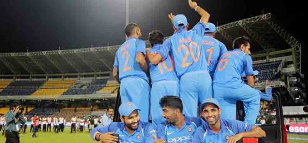 dhoni drives the car awarded to jasprit bumrah