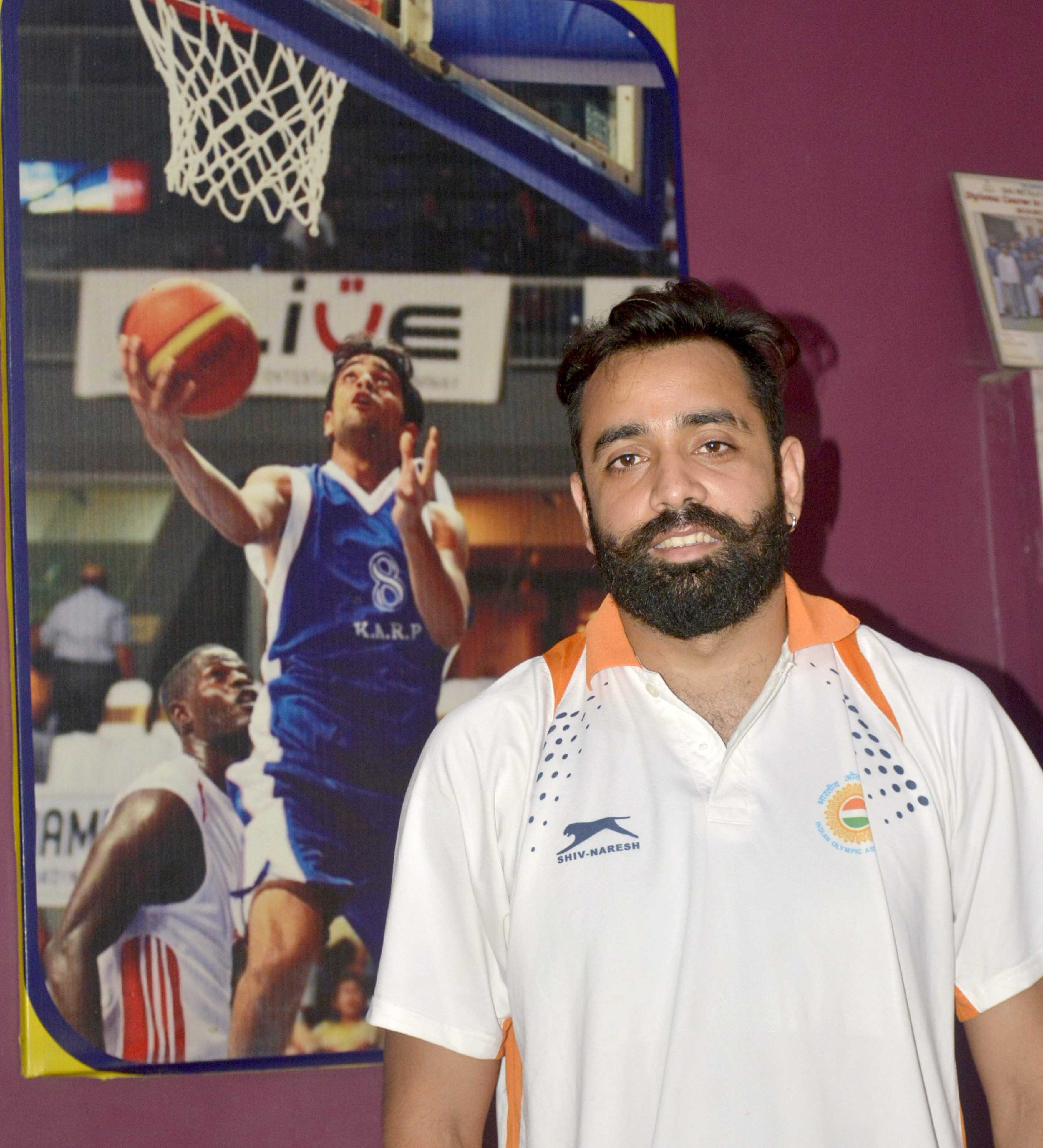 international basketball player Vishesh Bhriguvanshi‏ talks with amar ujala