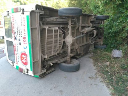 patient and driver injured during 108 ambulance break fail in tehri
