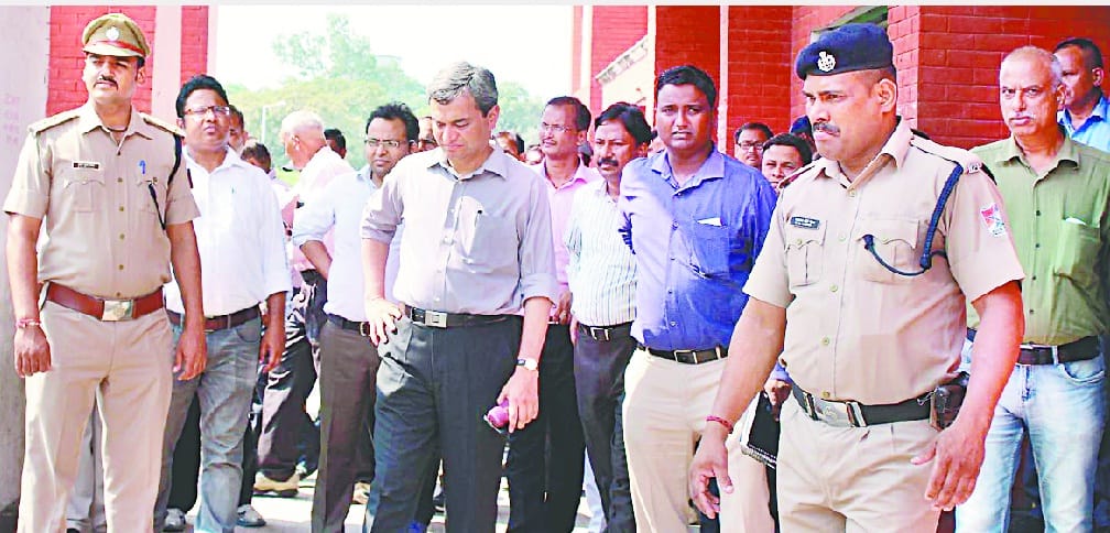 DRM angry at a railway pile at the railway station