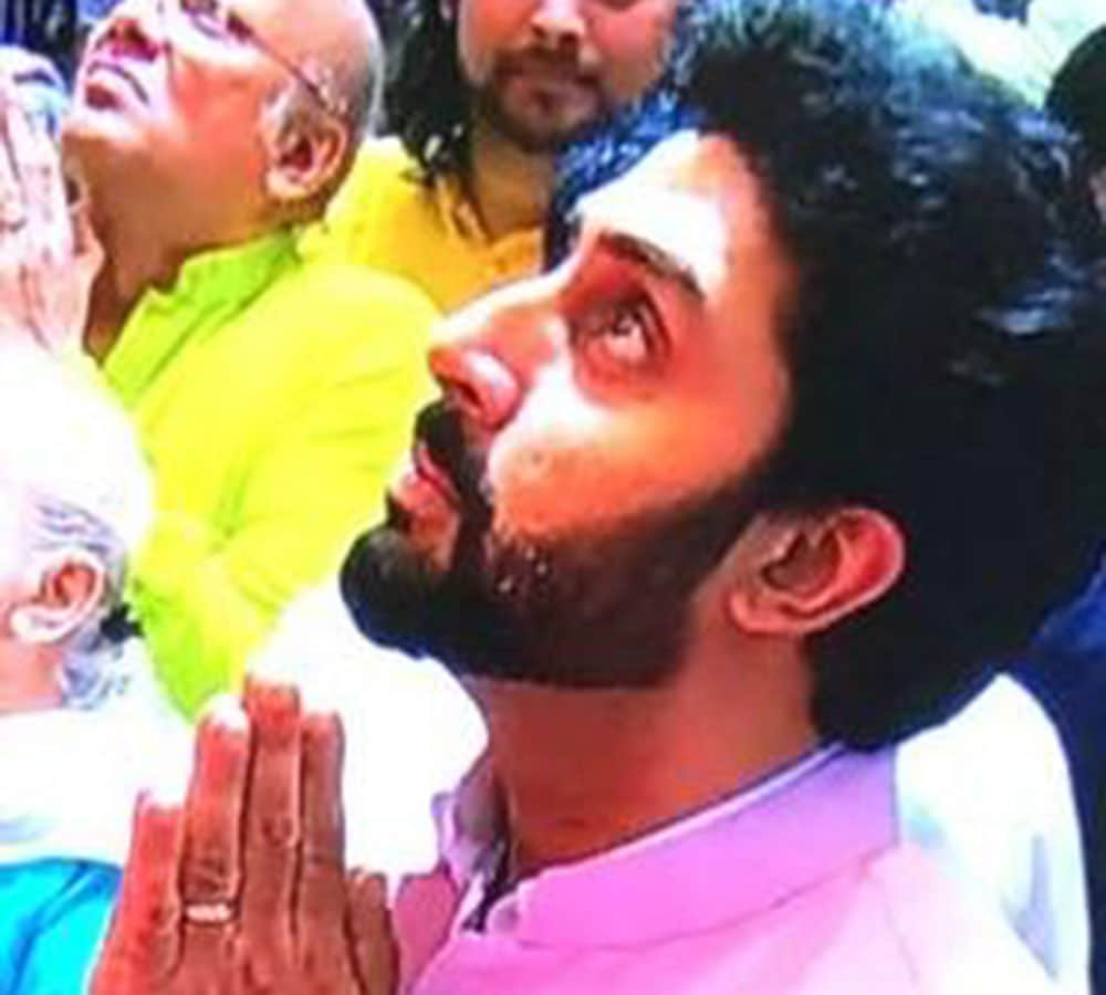 Aishwarya Rai Bachchan looks like a GODDESS as she visits Lalbaugcha Raja ahead of Ganesh chaturthi
