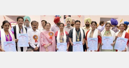 40 Teachers of Punjab, awarded from Punjab Education Minister