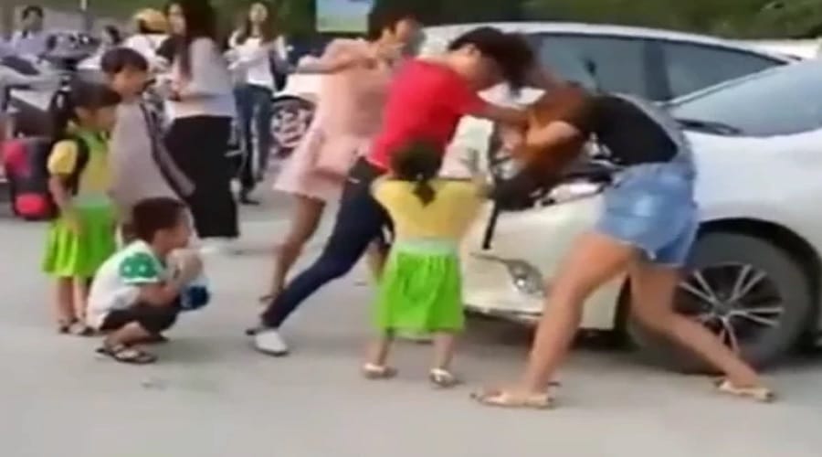Two woman start fight at their kids front of school gates