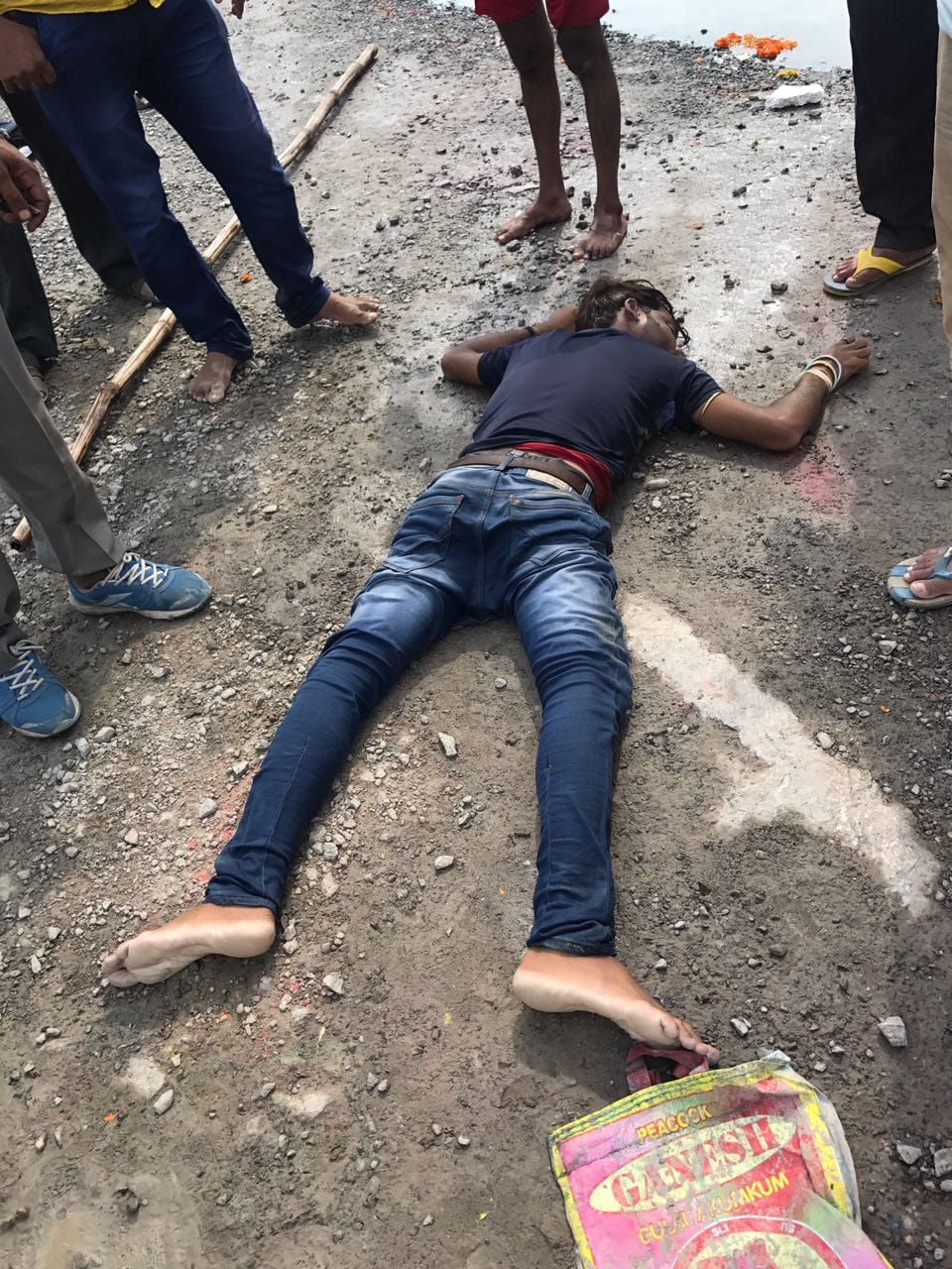 Three friends immersed in the pond during Ganapati immersion, one death