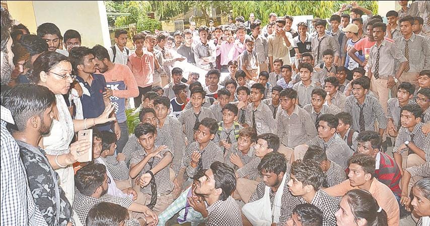 School students stormed into the collectorate campus, sloganeering