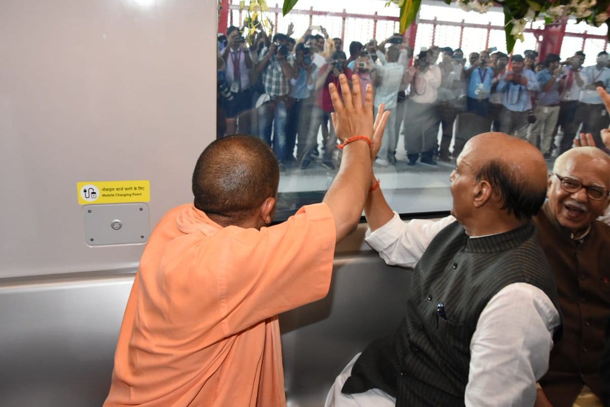 first journey of lucknow metro by cm yogi 