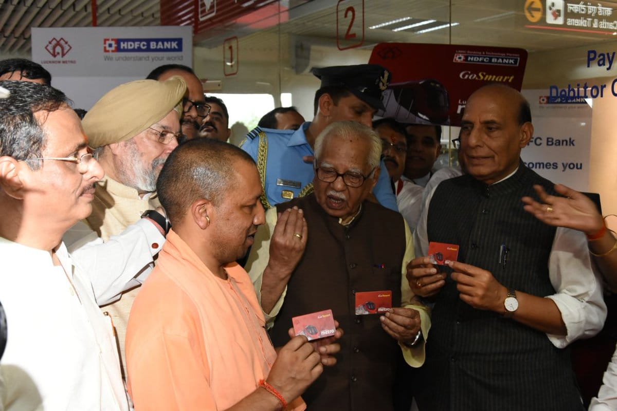 first journey of lucknow metro by cm yogi 