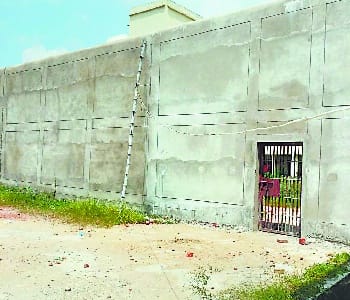 Due to lack of funds, the construction of the prison stalled
