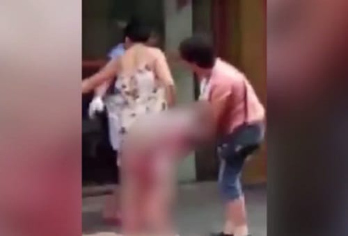 Women gave birth to child while shopping in market at Yunfu in southern China