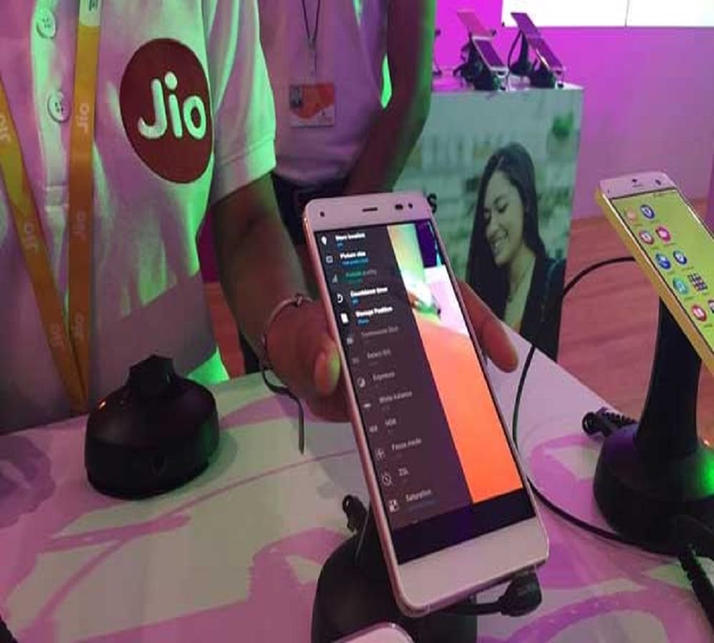 Reliance Jio first anniversary: How jio successfully collect 12 crore users 