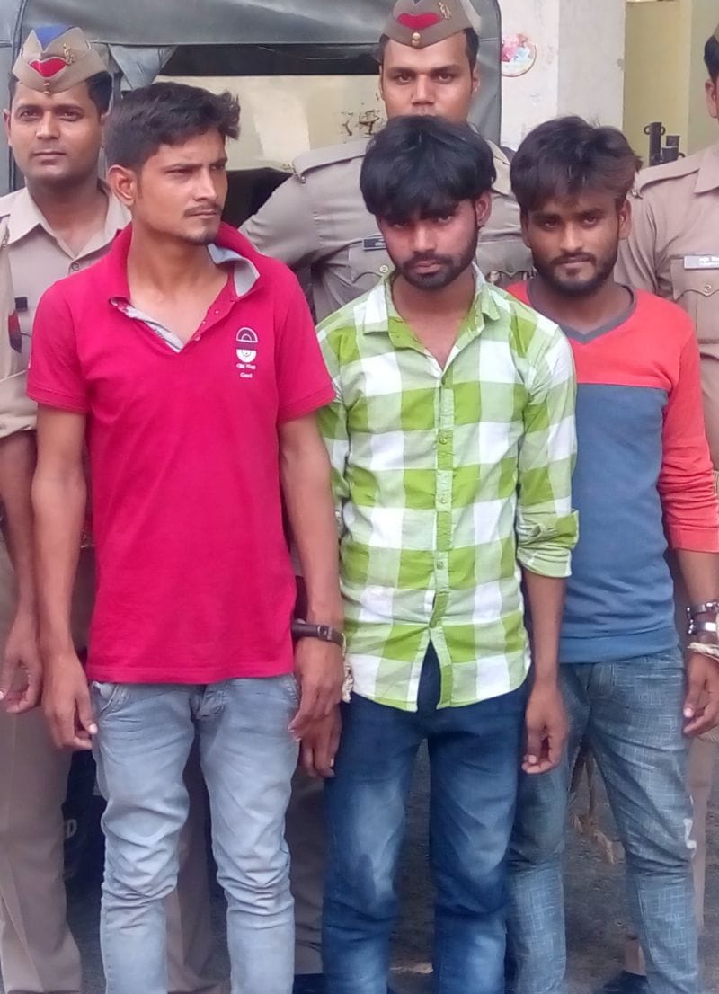 तीन लुटेरे गिरफ्तार, चोरी की बाइक मिली