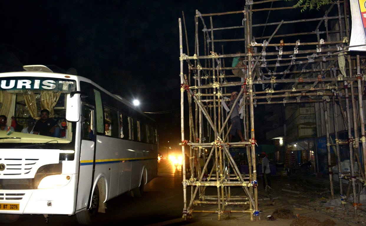 tent and pandal makin again on varanasi road