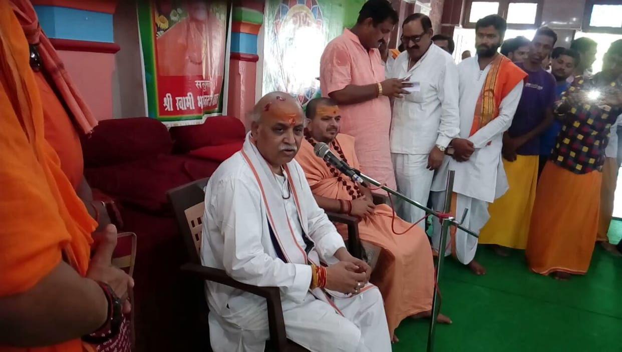 pravin togadia is talking about ramrajya in agra and mainpuri