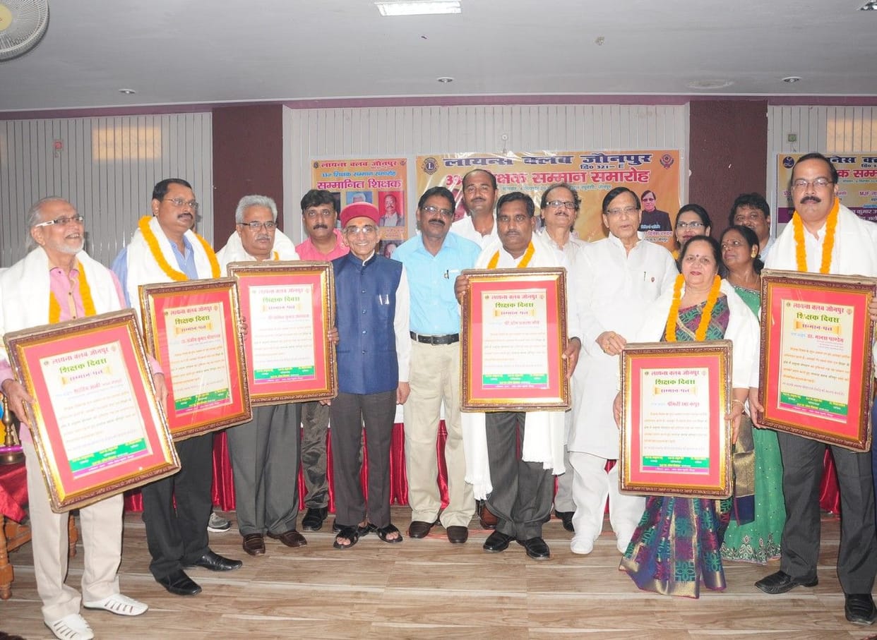 शिक्षक दिवस की पूर्व संध्या पर शिक्षक किए गए सम्मानित
