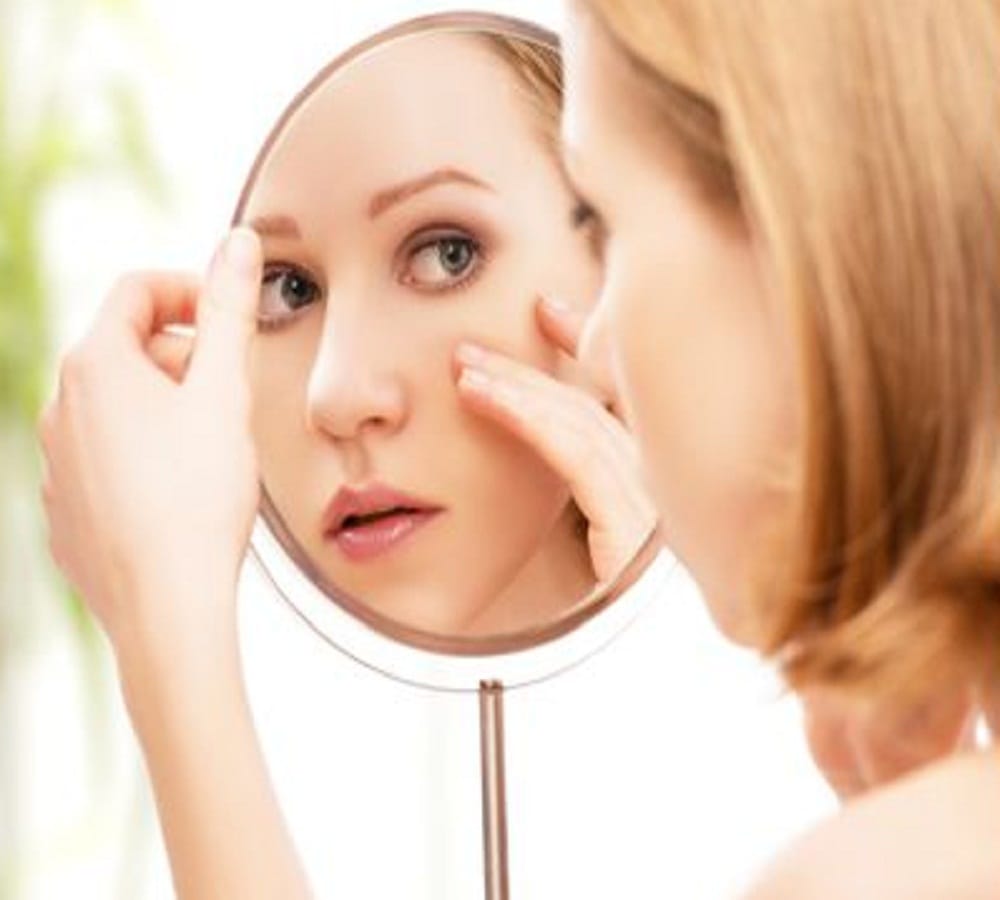 seeing himself in the mirror many times will be the sign of disease 