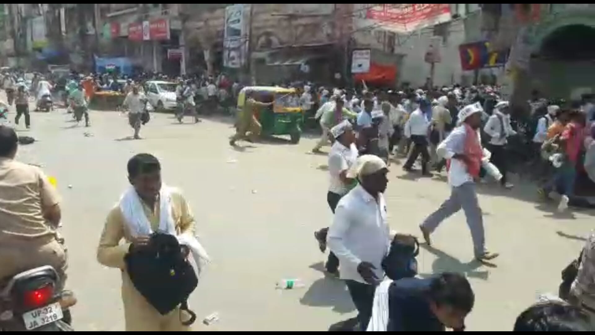 lathi charge on teachers in lucknow