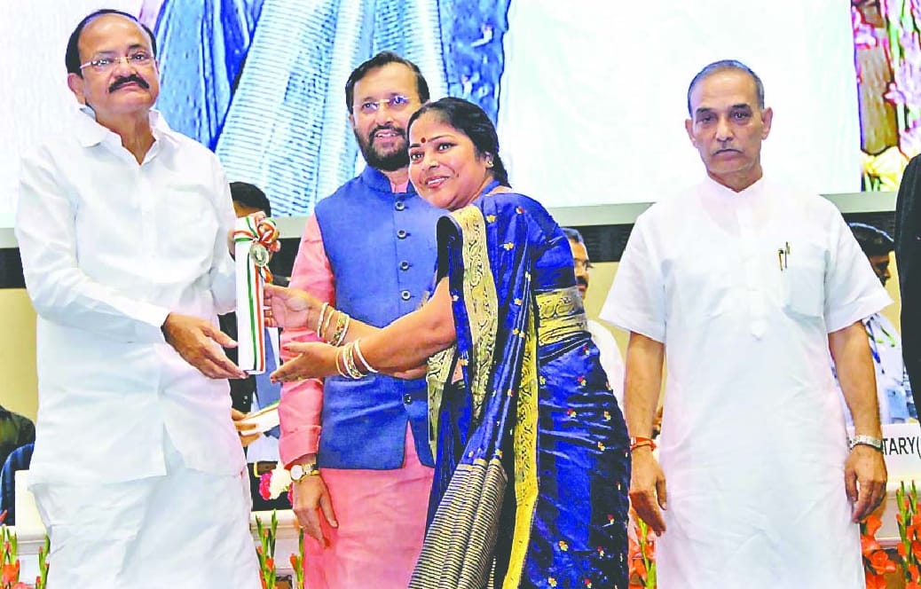 venkaiah naidu give award to uttarakhand eight teachers 