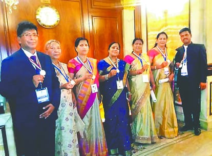 venkaiah naidu give award to uttarakhand eight teachers 