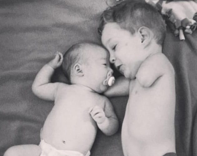  Camden born without hands or legs calms his baby brother crying by giving him a pacifier