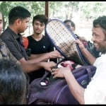 चैकिंग करते हुए जवान
